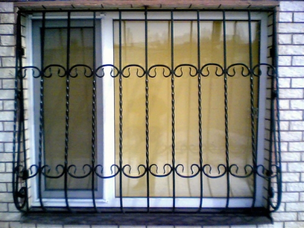 Решетки на окна — 100 фото готовых решений Решетки на окна — 100 фото готовых решений