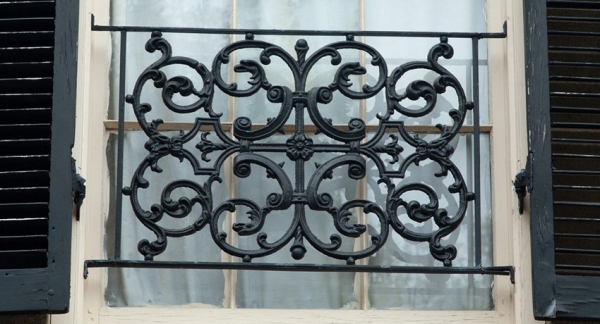 Решетки на окна — 105 фото лучших вариантов защиты окон и балконов Решетки на окна — 105 фото лучших вариантов защиты окон и балконов