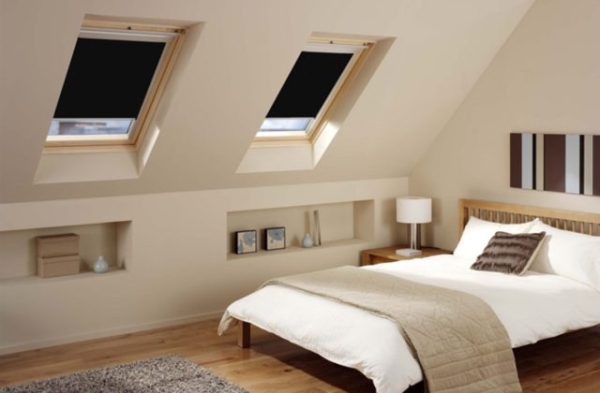 Жалюзи в спальню (75 фото): выбираем на пластиковые окна вертикальные и горизонтальные жалюзи Жалюзи в спальню (75 фото): выбираем на пластиковые окна вертикальные и горизонтальные жалюзи