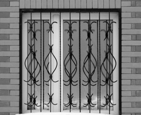 Решетки на окна — 100 фото готовых решений Решетки на окна — 100 фото готовых решений