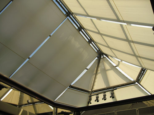 Жалюзи для зимнего сада: разновидности уличных жалюзи Жалюзи для зимнего сада: разновидности уличных жалюзи