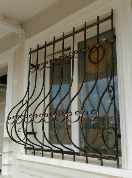 Решетки на окна — 100 фото готовых решений Решетки на окна — 100 фото готовых решений