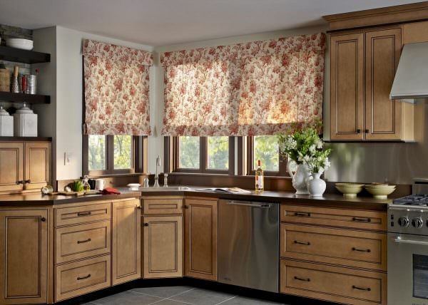 Как правильно выбрать римские шторы на кухню, фото в интерьере, видео Как правильно выбрать римские шторы на кухню, фото в интерьере, видео