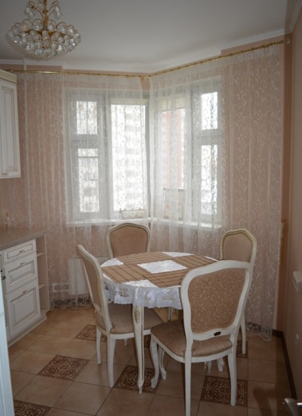 Выбор карниза для эркера: фото, какие варианты подходят для эркерных окон Выбор карниза для эркера: фото, какие варианты подходят для эркерных окон