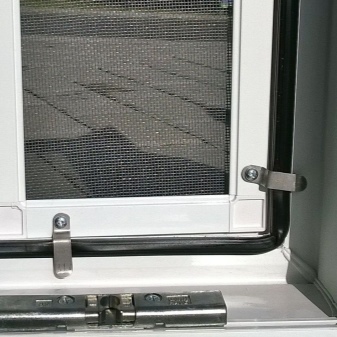Москитные сетки на пластиковые окна и двери Москитные сетки на пластиковые окна и двери