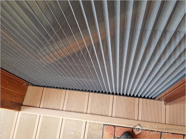 Как установить москитную сетку на дверь