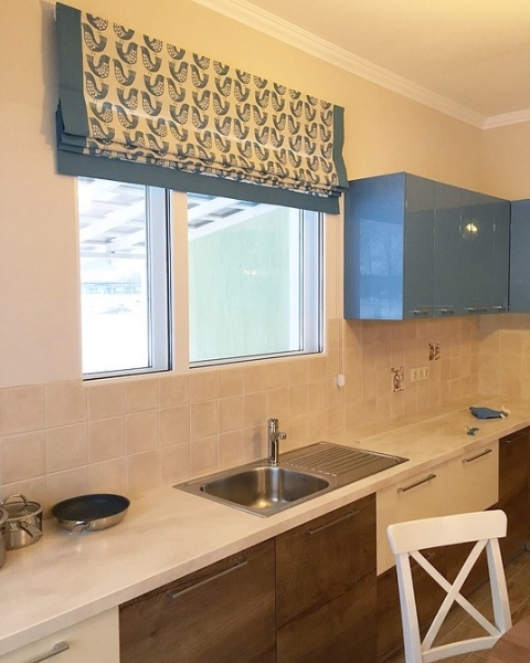 Как правильно выбрать римские шторы на кухню, фото в интерьере, видео Как правильно выбрать римские шторы на кухню, фото в интерьере, видео