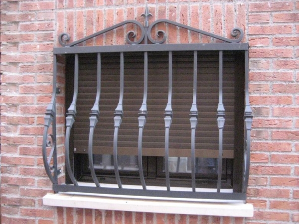 Решетки на окна — 100 фото готовых решений Решетки на окна — 100 фото готовых решений