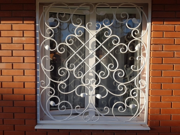 Решетки на окна — 100 фото готовых решений Решетки на окна — 100 фото готовых решений