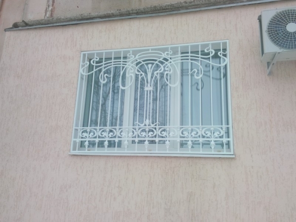 Решетки на окна — 105 фото лучших вариантов защиты окон и балконов Решетки на окна — 105 фото лучших вариантов защиты окон и балконов