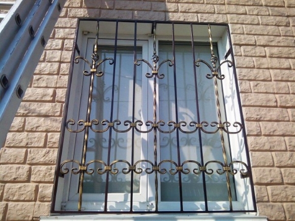 Решетки на окна — 105 фото лучших вариантов защиты окон и балконов Решетки на окна — 105 фото лучших вариантов защиты окон и балконов