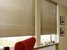 Как установить жалюзи горизонтальные на пластиковые окна (70 фото): как повесить на потолок, монтаж на стену и створку без сверления Как установить жалюзи горизонтальные на пластиковые окна (70 фото): как повесить на потолок, монтаж на стену и створку без сверления