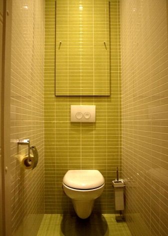 Рольставни в туалет (70 фото): жалюзи для сантехнического шкафа за унитазом, роллеты с печатью, установка и демонтаж своими руками