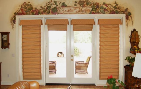 Как правильно выбрать римские шторы на кухню, фото в интерьере, видео Как правильно выбрать римские шторы на кухню, фото в интерьере, видео