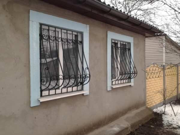 Решетки на окна — 105 фото лучших вариантов защиты окон и балконов Решетки на окна — 105 фото лучших вариантов защиты окон и балконов