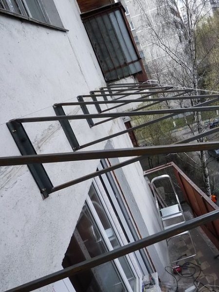 Крыша балкона на последнем этаже своими руками: установка и герметизация Крыша балкона на последнем этаже своими руками: установка и герметизация