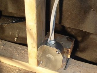 Покраска вагонки – как и чем покрыть (покрасить, пропитать, обработать) деревянную вагонку внутри и снаружи дома, бани, балкона Покраска вагонки – как и чем покрыть (покрасить, пропитать, обработать) деревянную вагонку внутри и снаружи дома, бани, балкона