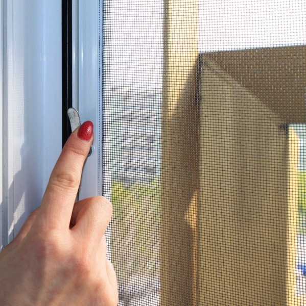 Москитные сетки на пластиковые окна и двери Москитные сетки на пластиковые окна и двери