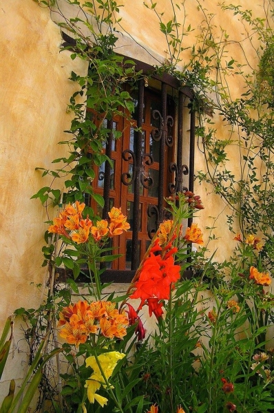 Решетки на окна — 105 фото лучших вариантов защиты окон и балконов Решетки на окна — 105 фото лучших вариантов защиты окон и балконов