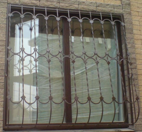 Решетки на окна — 105 фото лучших вариантов защиты окон и балконов Решетки на окна — 105 фото лучших вариантов защиты окон и балконов