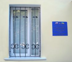 Установка решеток на окна: варианты конструкций и схема установки