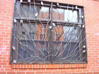 Решетки на окна — 100 фото готовых решений Решетки на окна — 100 фото готовых решений