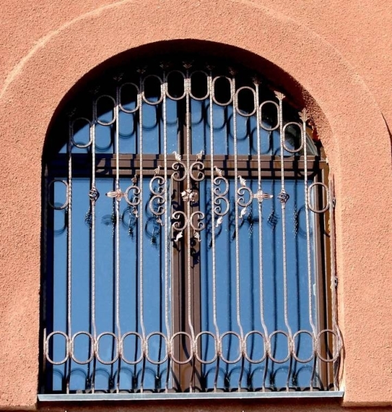 Установка решеток на окна: варианты конструкций и схема установки