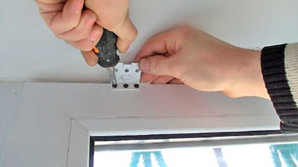 Установка жалюзи на пластиковое окно: пошаговое руководство