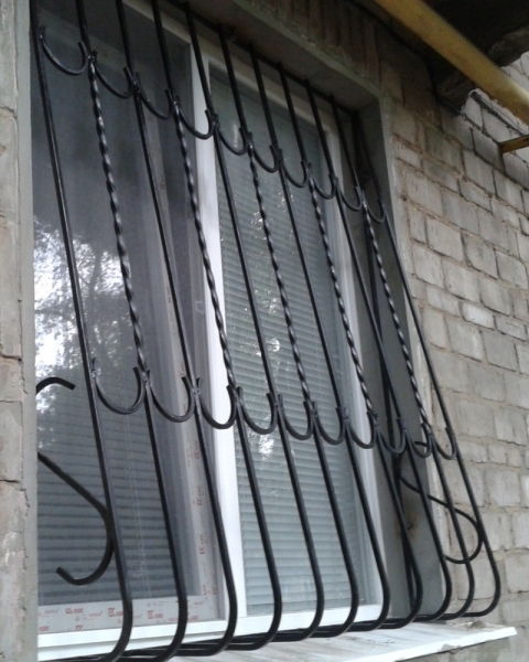 Решетки на окна — 105 фото лучших вариантов защиты окон и балконов Решетки на окна — 105 фото лучших вариантов защиты окон и балконов
