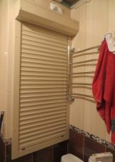 Рольставни в туалет (70 фото): жалюзи для сантехнического шкафа за унитазом, роллеты с печатью, установка и демонтаж своими руками