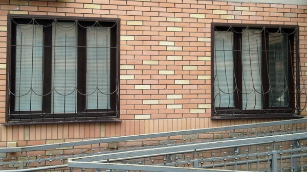 Решетки для цокольных окон (кованые), решетка на полуподвальное окно (цоколь) из металла, купить в Москве Решетки для цокольных окон (кованые), решетка на полуподвальное окно (цоколь) из металла, купить в Москве