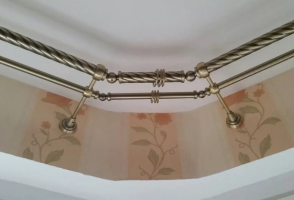 Выбор карниза для эркера: фото, какие варианты подходят для эркерных окон Выбор карниза для эркера: фото, какие варианты подходят для эркерных окон