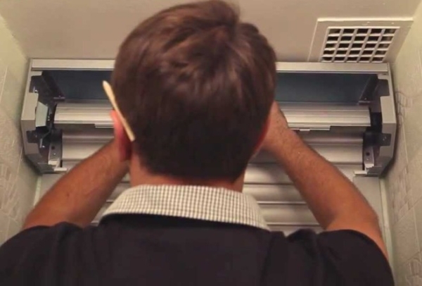 Рольставни на балкон или лоджию &mdash; монтаж шкафа своими руками