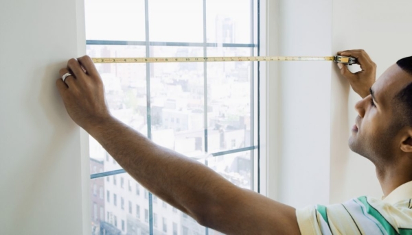 Как установить жалюзи горизонтальные на пластиковые окна (70 фото): как повесить на потолок, монтаж на стену и створку без сверления Как установить жалюзи горизонтальные на пластиковые окна (70 фото): как повесить на потолок, монтаж на стену и створку без сверления