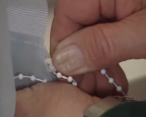 Как установить жалюзи горизонтальные на пластиковые окна (70 фото): как повесить на потолок, монтаж на стену и створку без сверления Как установить жалюзи горизонтальные на пластиковые окна (70 фото): как повесить на потолок, монтаж на стену и створку без сверления