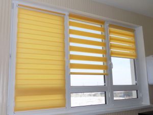 Рулонные шторы День Ночь на пластиковые окна: описание, установка