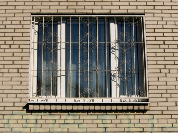 Решетки на окна — 100 фото готовых решений Решетки на окна — 100 фото готовых решений
