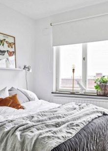 Жалюзи в спальню (75 фото): выбираем на пластиковые окна вертикальные и горизонтальные жалюзи Жалюзи в спальню (75 фото): выбираем на пластиковые окна вертикальные и горизонтальные жалюзи