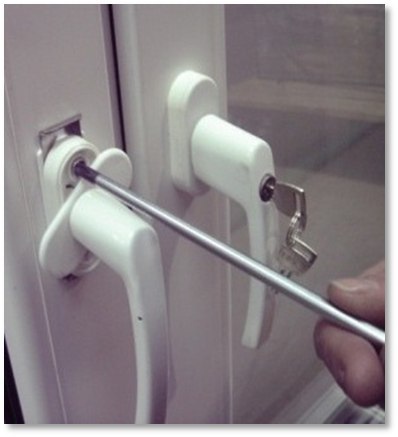 Как разобрать раму пластикового окна? Как разобрать раму пластикового окна?