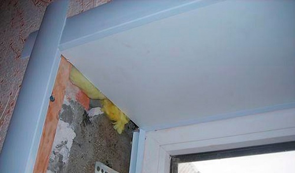 Отделка окон снаружи: разнообразие материалов и способы монтажа Отделка окон снаружи: разнообразие материалов и способы монтажа