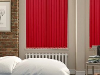 Жалюзи в спальню (75 фото): выбираем на пластиковые окна вертикальные и горизонтальные жалюзи Жалюзи в спальню (75 фото): выбираем на пластиковые окна вертикальные и горизонтальные жалюзи