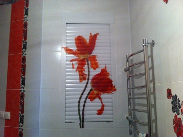 Рольставни в туалет (70 фото): жалюзи для сантехнического шкафа за унитазом, роллеты с печатью, установка и демонтаж своими руками