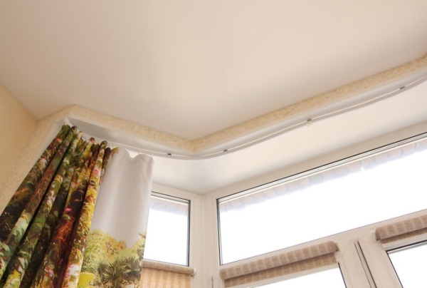 Выбор карниза для эркера: фото, какие варианты подходят для эркерных окон Выбор карниза для эркера: фото, какие варианты подходят для эркерных окон