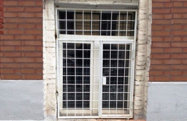 Решетки на окна — 105 фото лучших вариантов защиты окон и балконов Решетки на окна — 105 фото лучших вариантов защиты окон и балконов