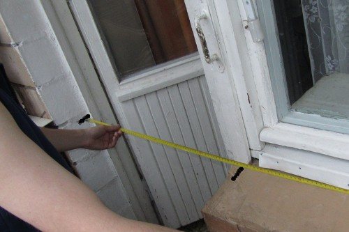 Как установить москитную сетку на дверь