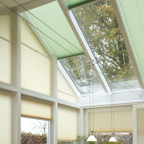 Жалюзи для зимнего сада: разновидности уличных жалюзи Жалюзи для зимнего сада: разновидности уличных жалюзи