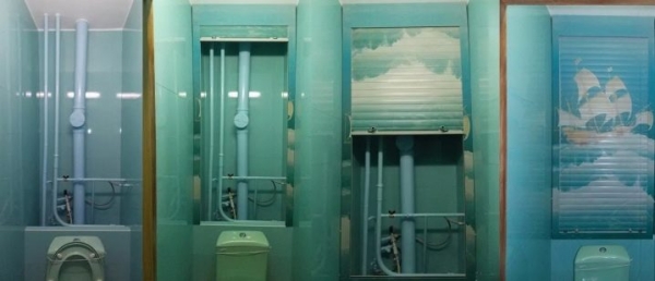 Рольставни в туалет (70 фото): жалюзи для сантехнического шкафа за унитазом, роллеты с печатью, установка и демонтаж своими руками