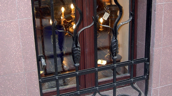 Решетки для цокольных окон (кованые), решетка на полуподвальное окно (цоколь) из металла, купить в Москве Решетки для цокольных окон (кованые), решетка на полуподвальное окно (цоколь) из металла, купить в Москве