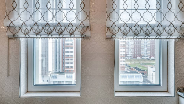 Как правильно выбрать римские шторы на кухню, фото в интерьере, видео Как правильно выбрать римские шторы на кухню, фото в интерьере, видео