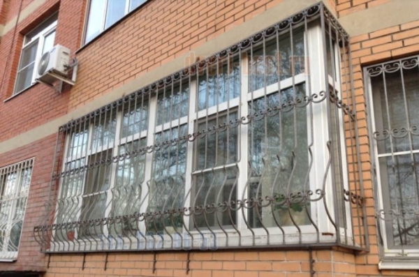 Виды решеток на балкон и лоджию: кованные, металлические, технология установки фото Виды решеток на балкон и лоджию: кованные, металлические, технология установки фото